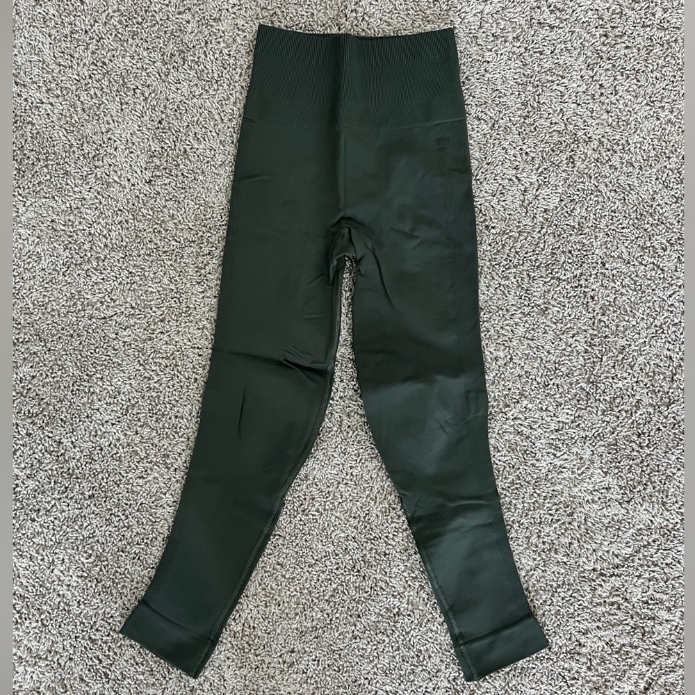 Compression Crop Legging - image 2